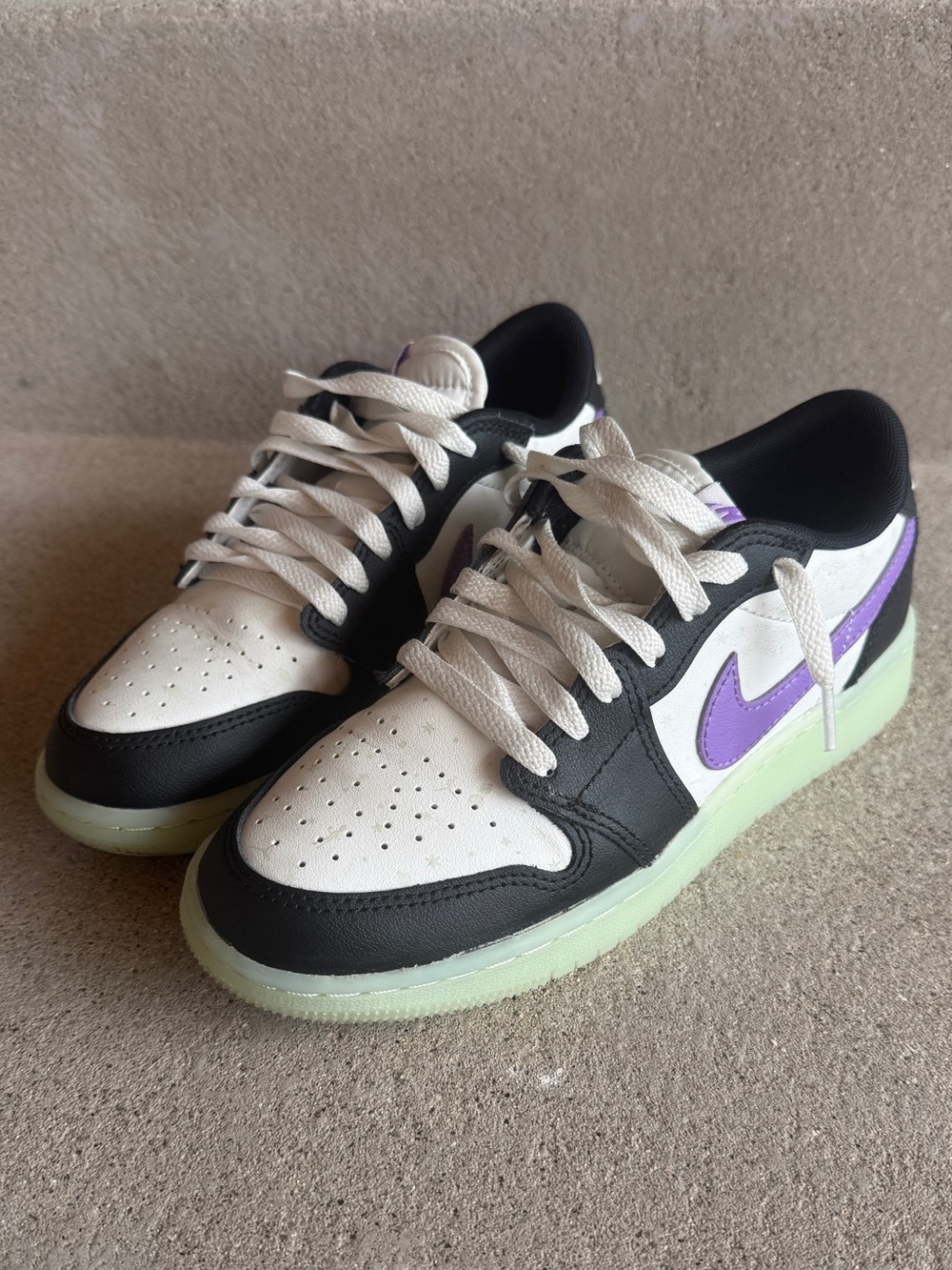 Big Kid's Jordan 1 Retro Low OG Black/Black Raspberry, Glow in the dark - Picture 3 of 7